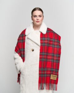 Detailed view of tartan and classic patterns of Scottish cashmere scarves, highlighting expert craftsmanship.