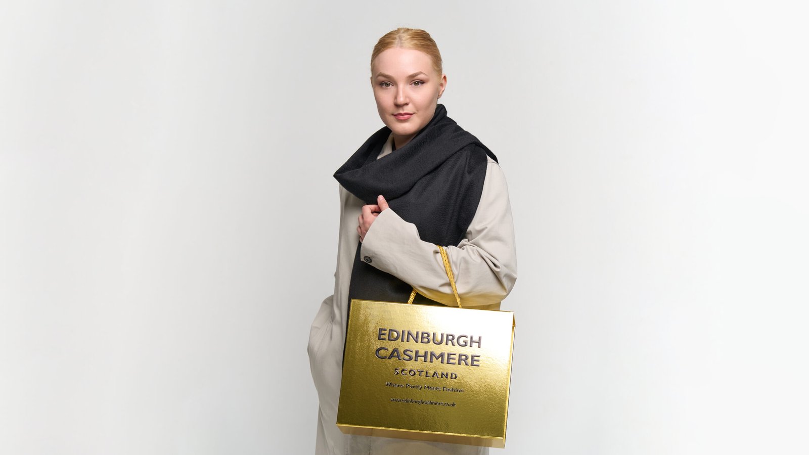 DC Check Cashmere Scarf and DC Classic Cashmere Scarf as cross-generational gifts